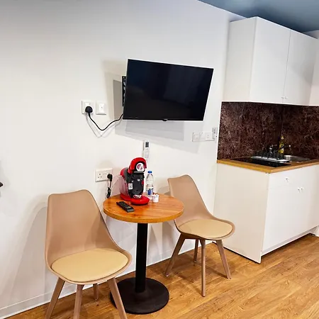 Modern Nr6 Private Kitchenette And Bathroom Apartment
