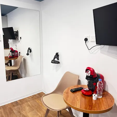 Modern Nr6 Private Kitchenette And Bathroom